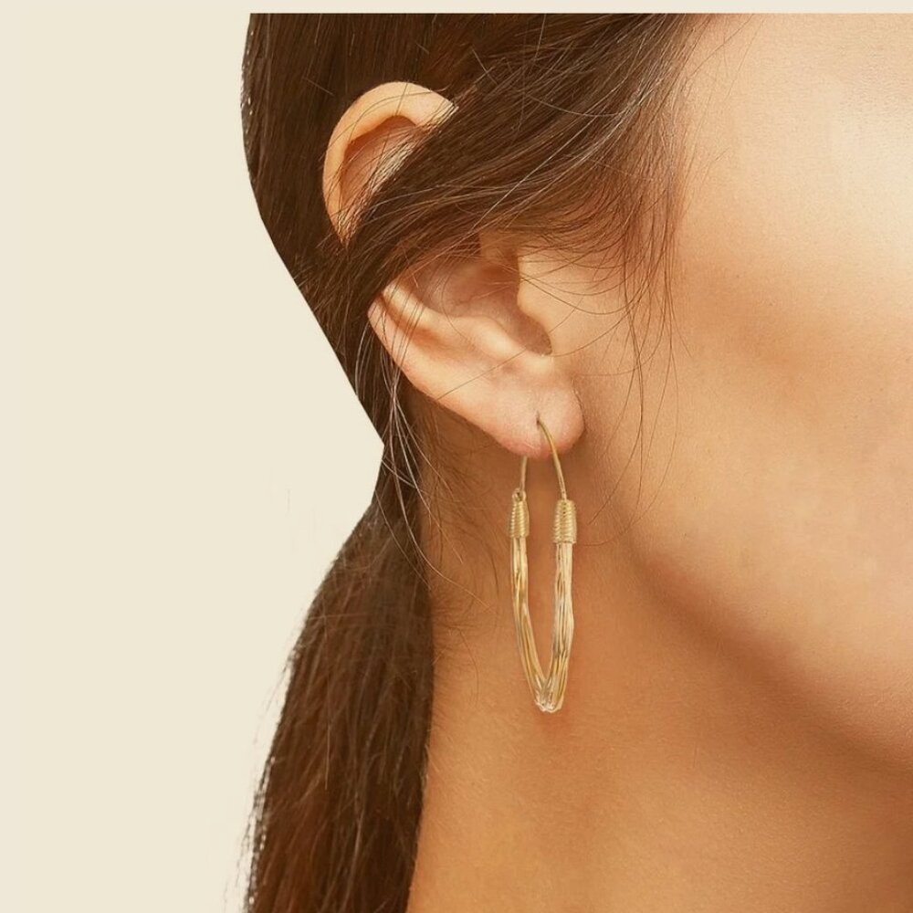 NEVER USED GOLD WIRE HOOP EARRINGS